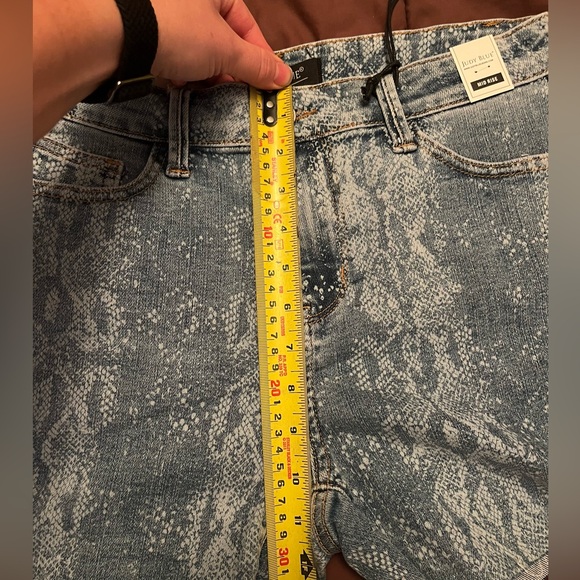 Judy Blue Midrise Denim Snake Print Cut Off Short - Picture 6 of 11
